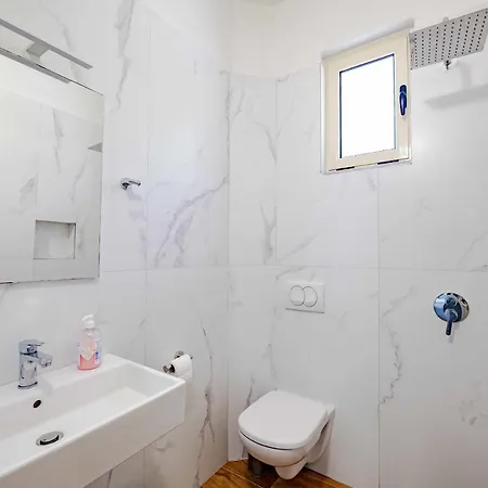 Bukuroshi Daire Borş