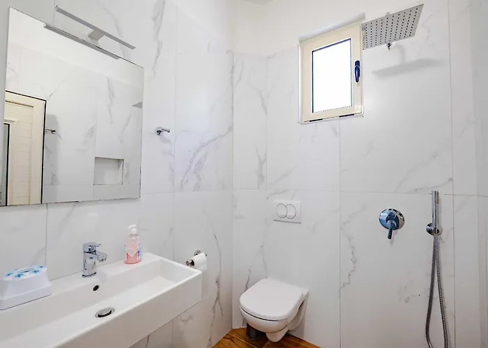 Bukuroshi 公寓 博尔什